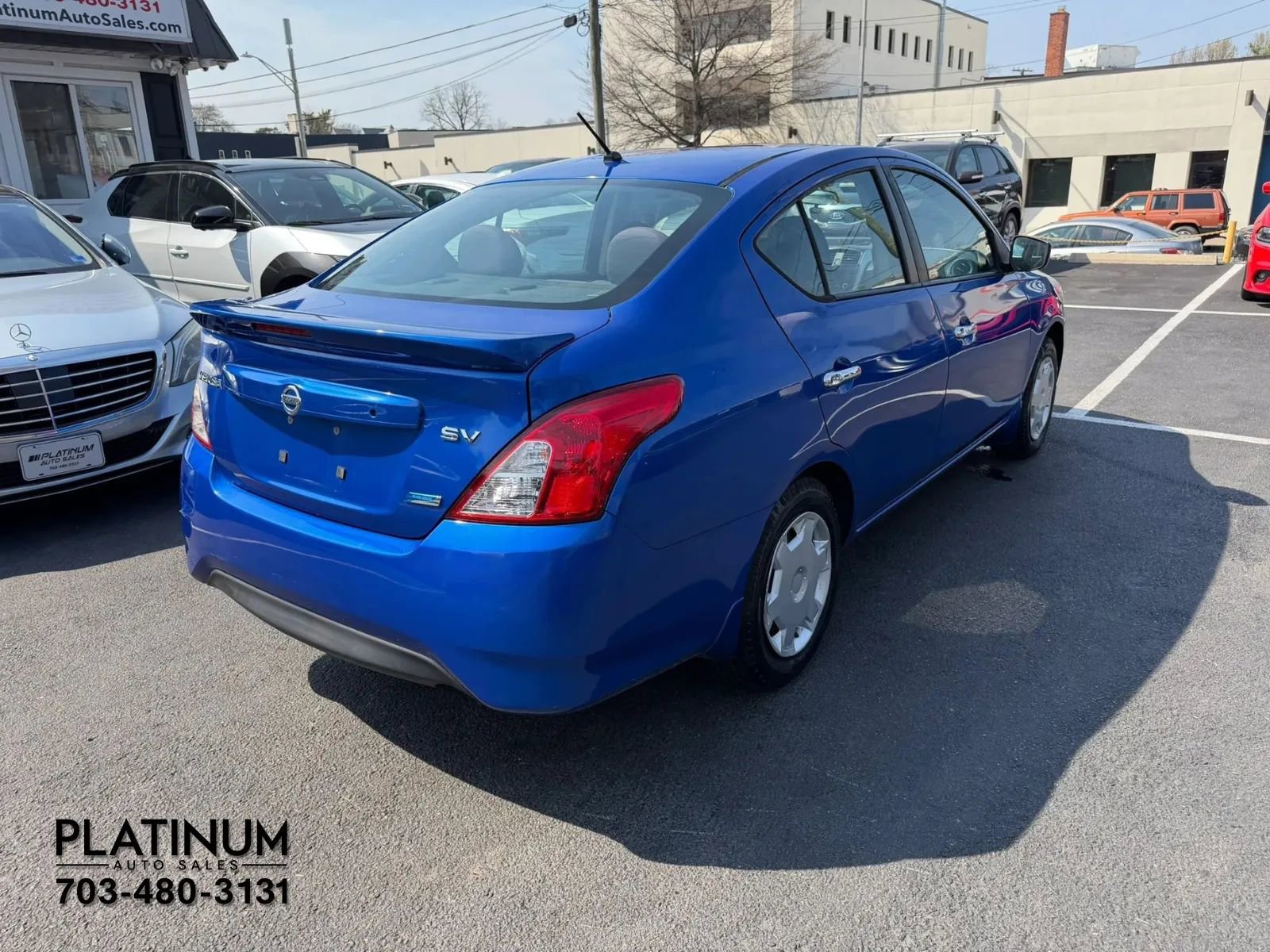 Used 2015 Nissan Versa SV FWD image 6
