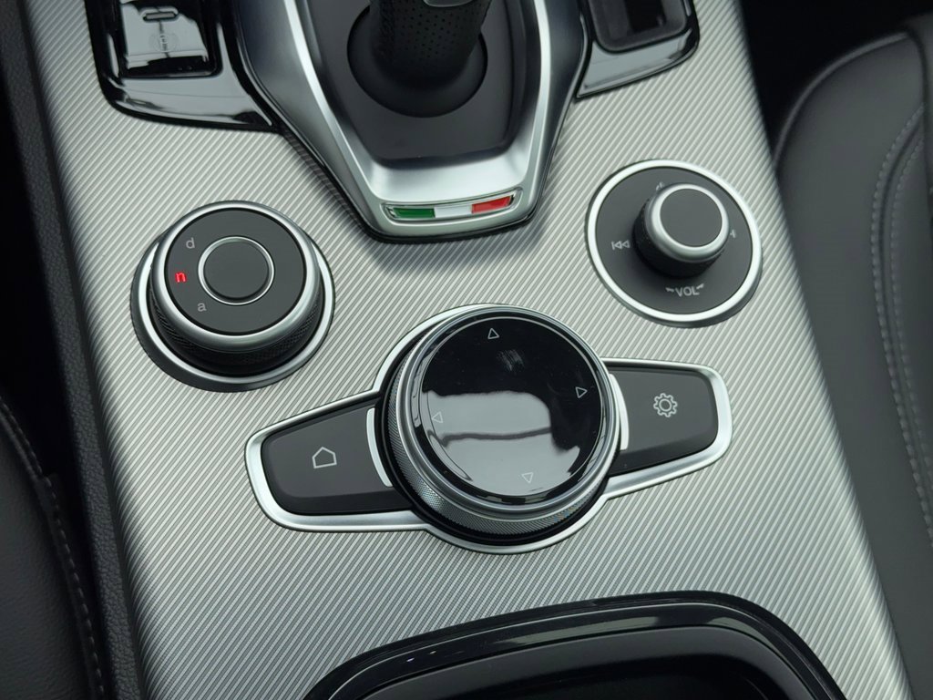New 2025 Alfa Romeo Stelvio Sprint w/ Convenience Package image 28