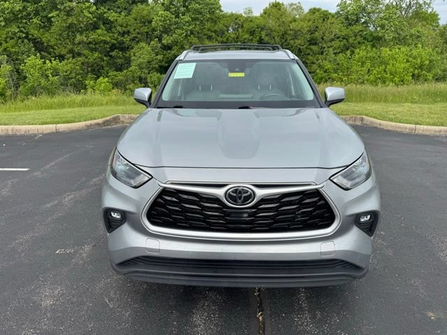 Used 2023 Toyota Highlander XLE AWD/4WD image 8