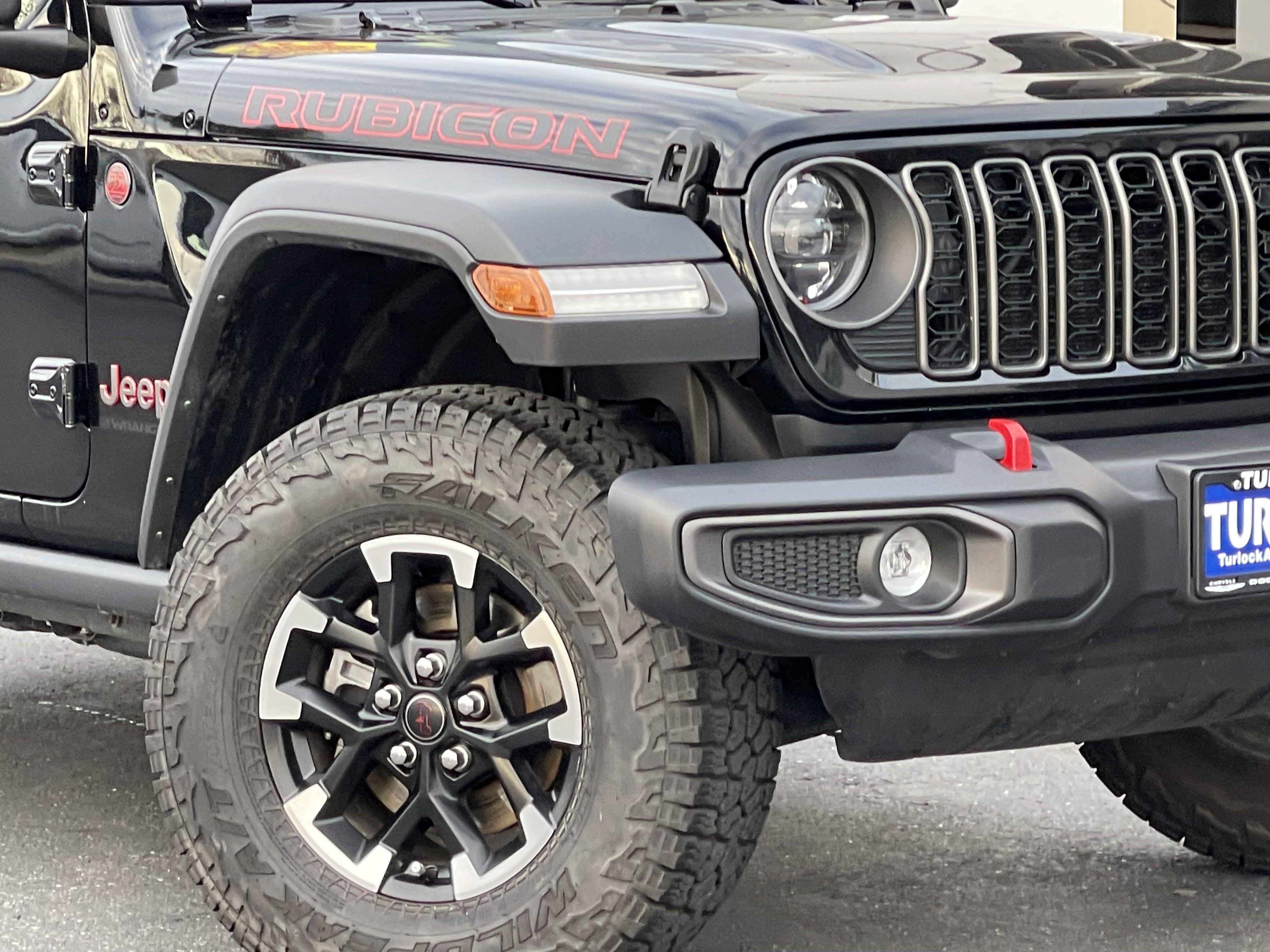 Used 2025 Jeep Wrangler Unlimited Rubicon AWD/4WD image 3