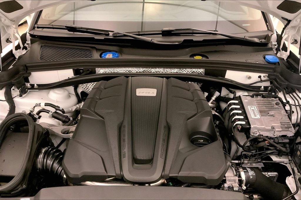 Used 2025 Porsche Macan S AWD/4WD image 9