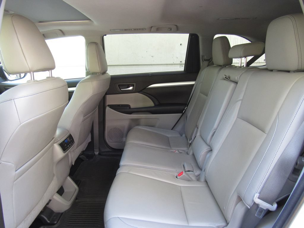 Certified 2016 Toyota Highlander XLE AWD/4WD image 15