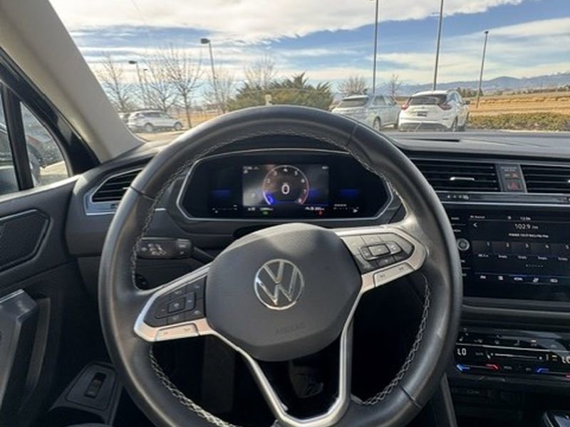 Used 2022 Volkswagen Tiguan SE w/ Panoramic Sunroof Package image 26