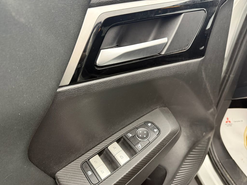Used 2024 Mitsubishi Outlander ES image 14