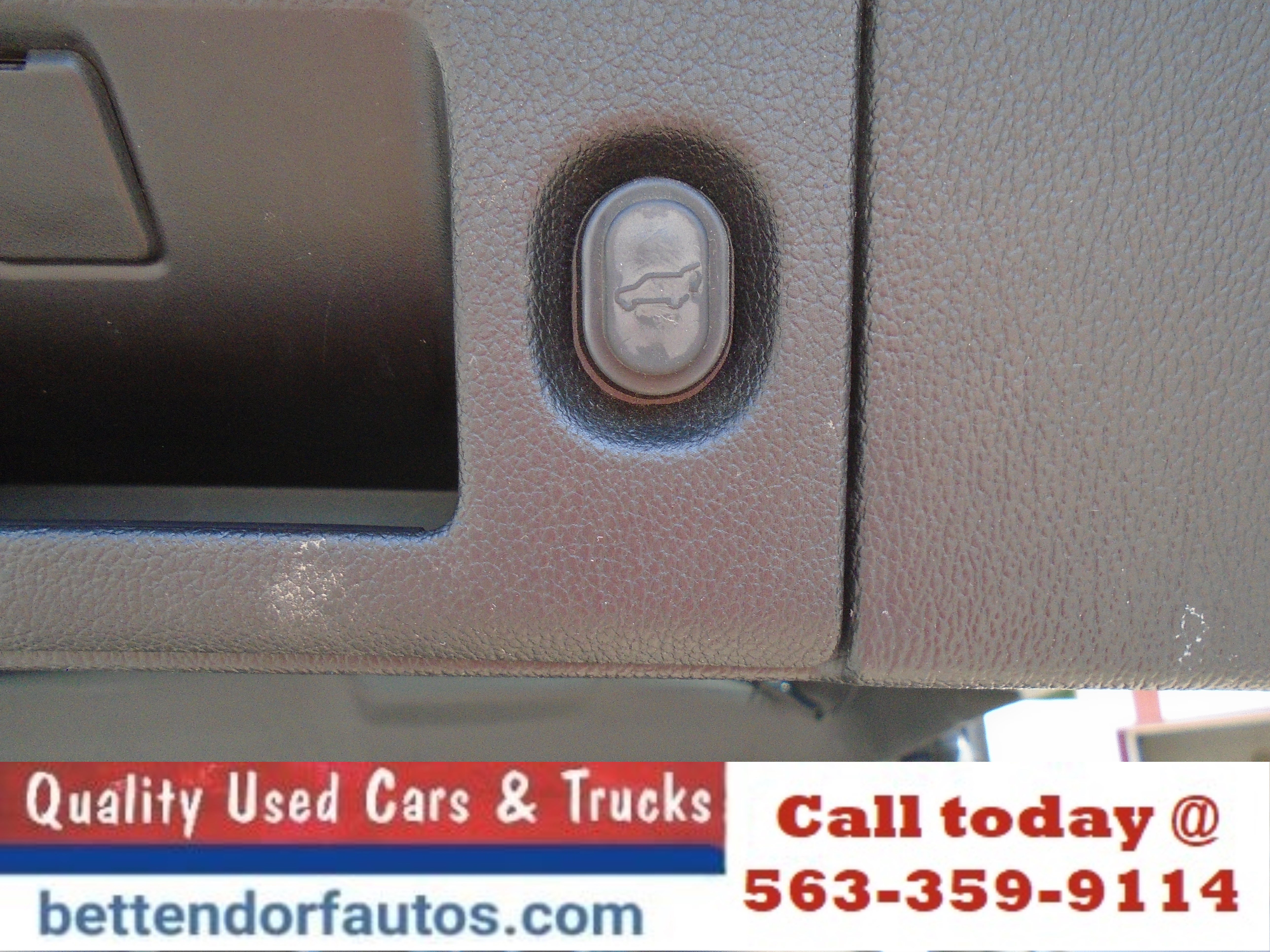 Used 2017 GMC Yukon SLT AWD/4WD image 10