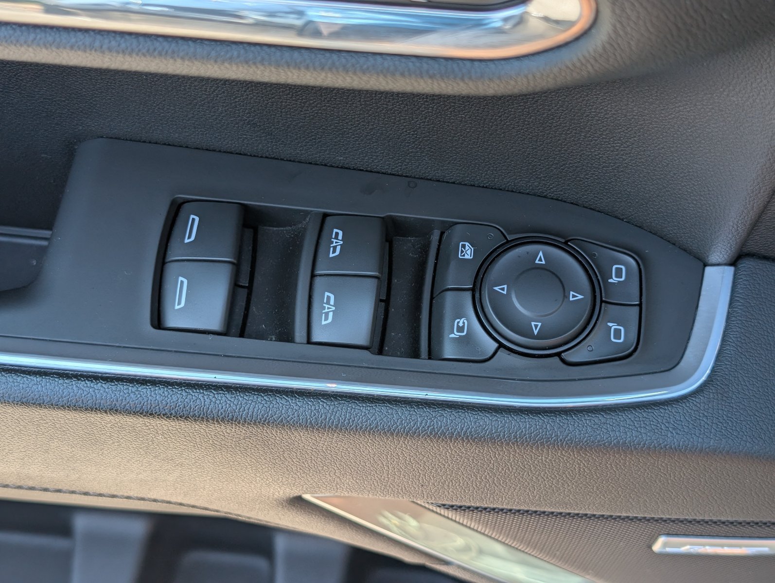 Used 2024 Chevrolet Silverado 1500 LTZ AWD/4WD image 17