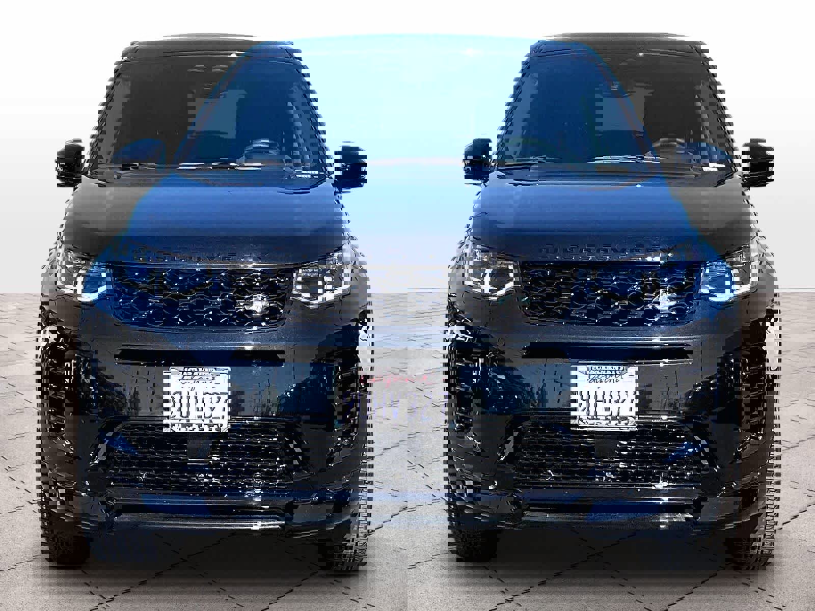 Used 2025 Land Rover Discovery Sport Dynamic SE image 3