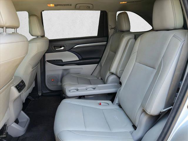 Used 2017 Toyota Highlander Limited Platinum FWD image 17