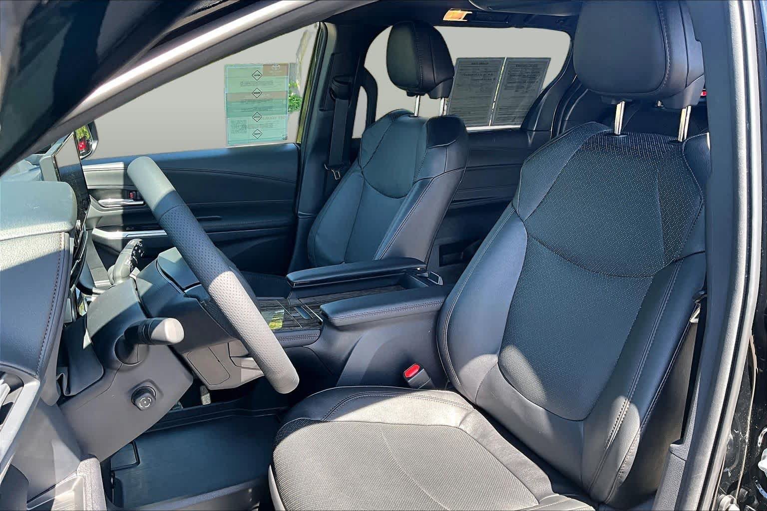 Used 2025 Toyota Sienna Limited AWD/4WD image 7