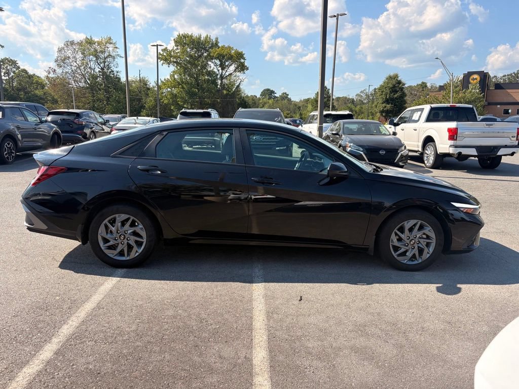 Used 2024 Hyundai Elantra SEL FWD image 8