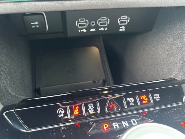 New 2025 Jeep Wagoneer Series III w/ Rear Seat Video Group 1 image 30