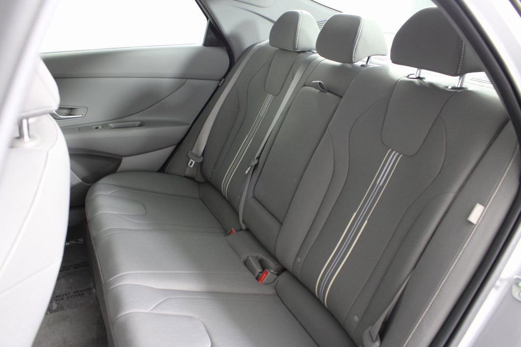 Certified 2025 Hyundai Elantra SEL image 18