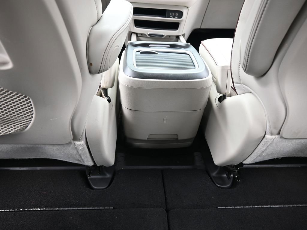 Used 2019 Chrysler Pacifica Limited image 39