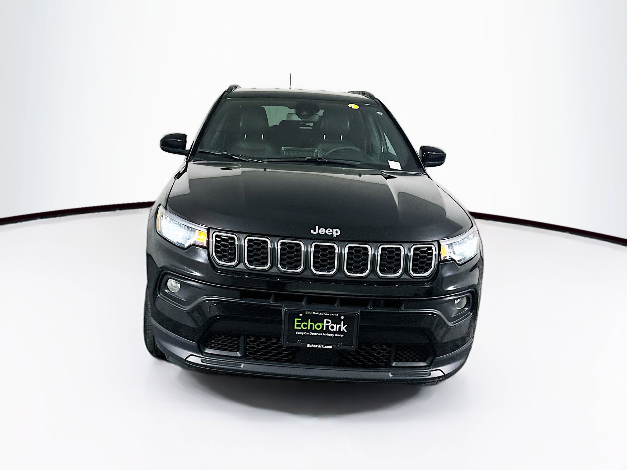 Used 2025 Jeep Compass Latitude image 2