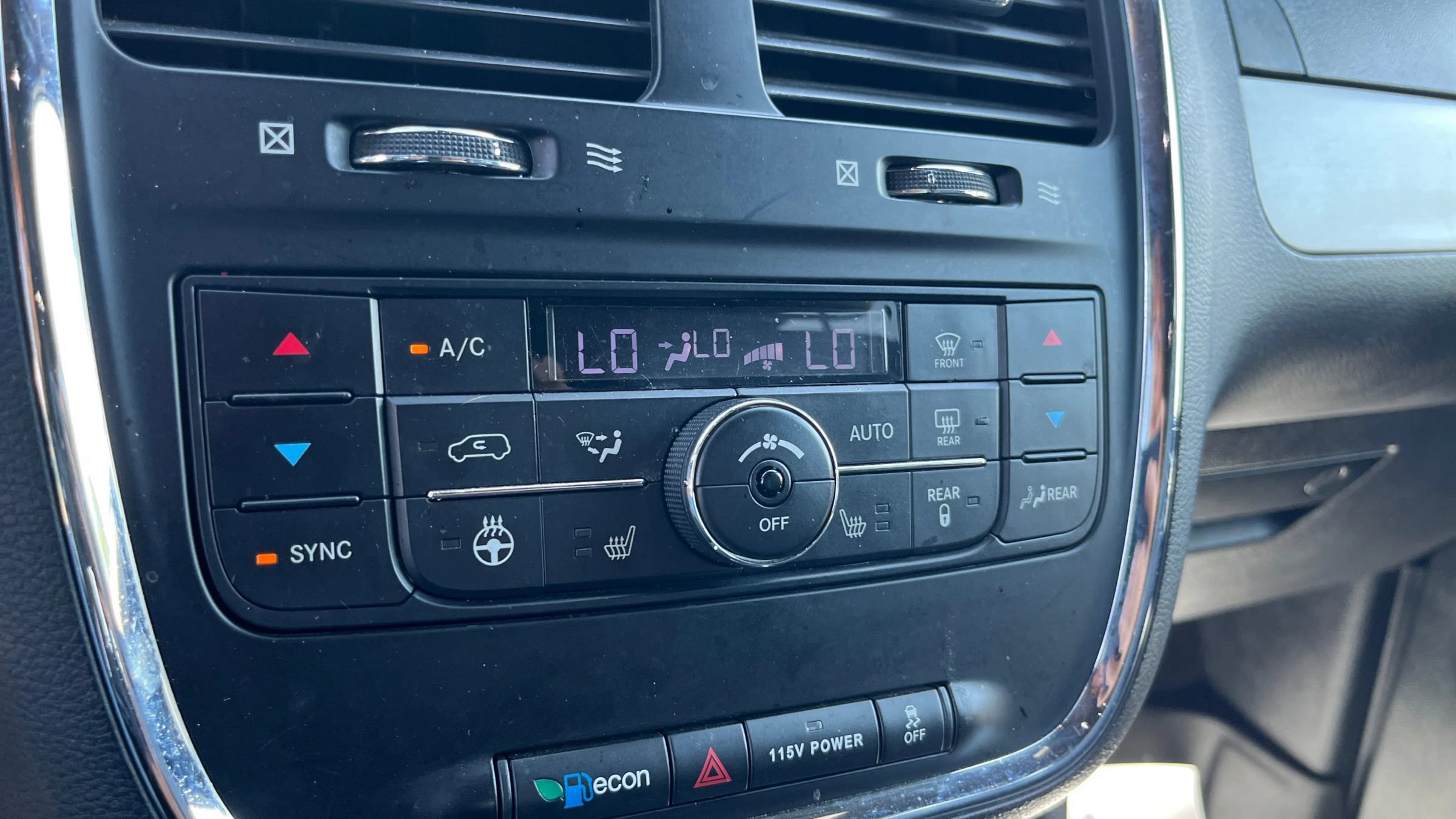 Used 2018 Dodge Grand Caravan GT FWD image 23