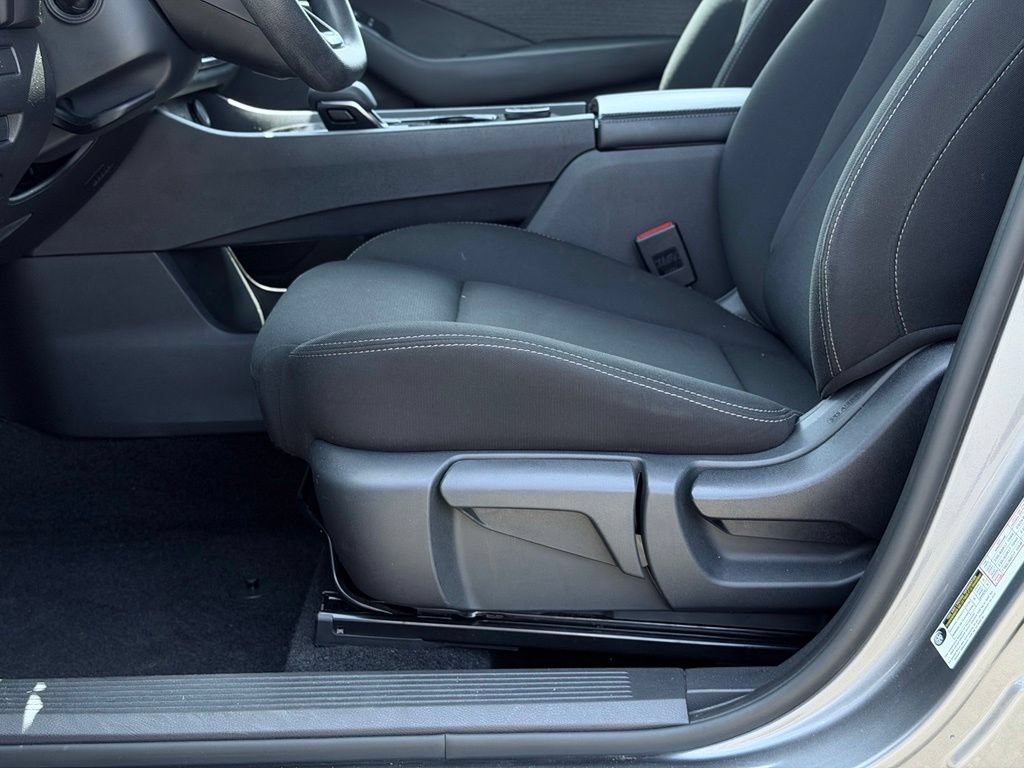 Used 2023 Nissan Rogue S AWD/4WD image 16