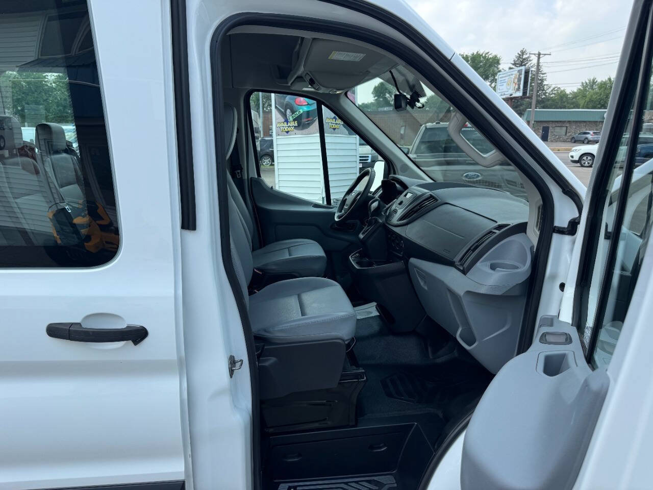 Used 2017 Ford Transit 350 XL RWD image 16