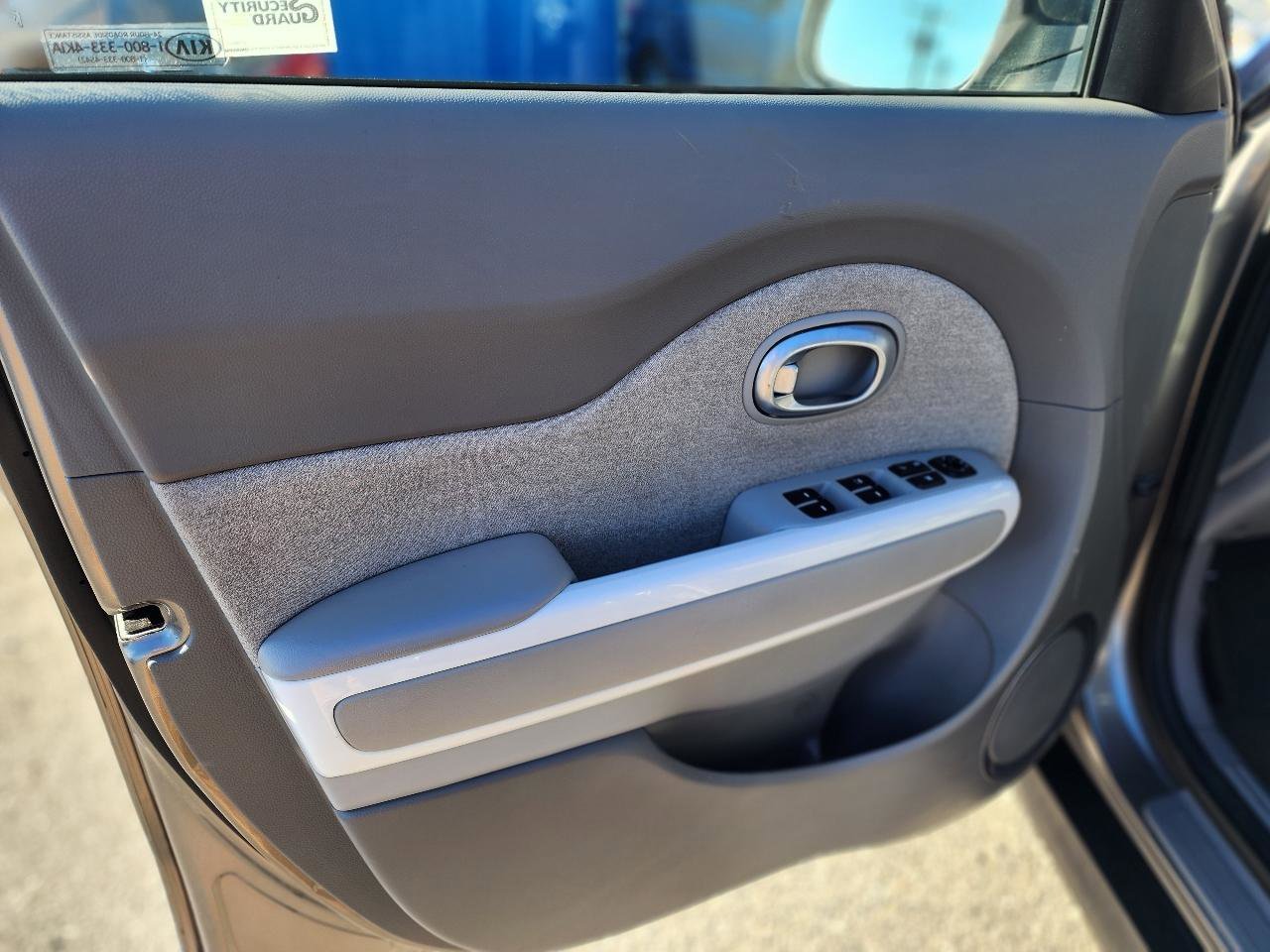 Used 2016 Kia Soul EV FWD image 11