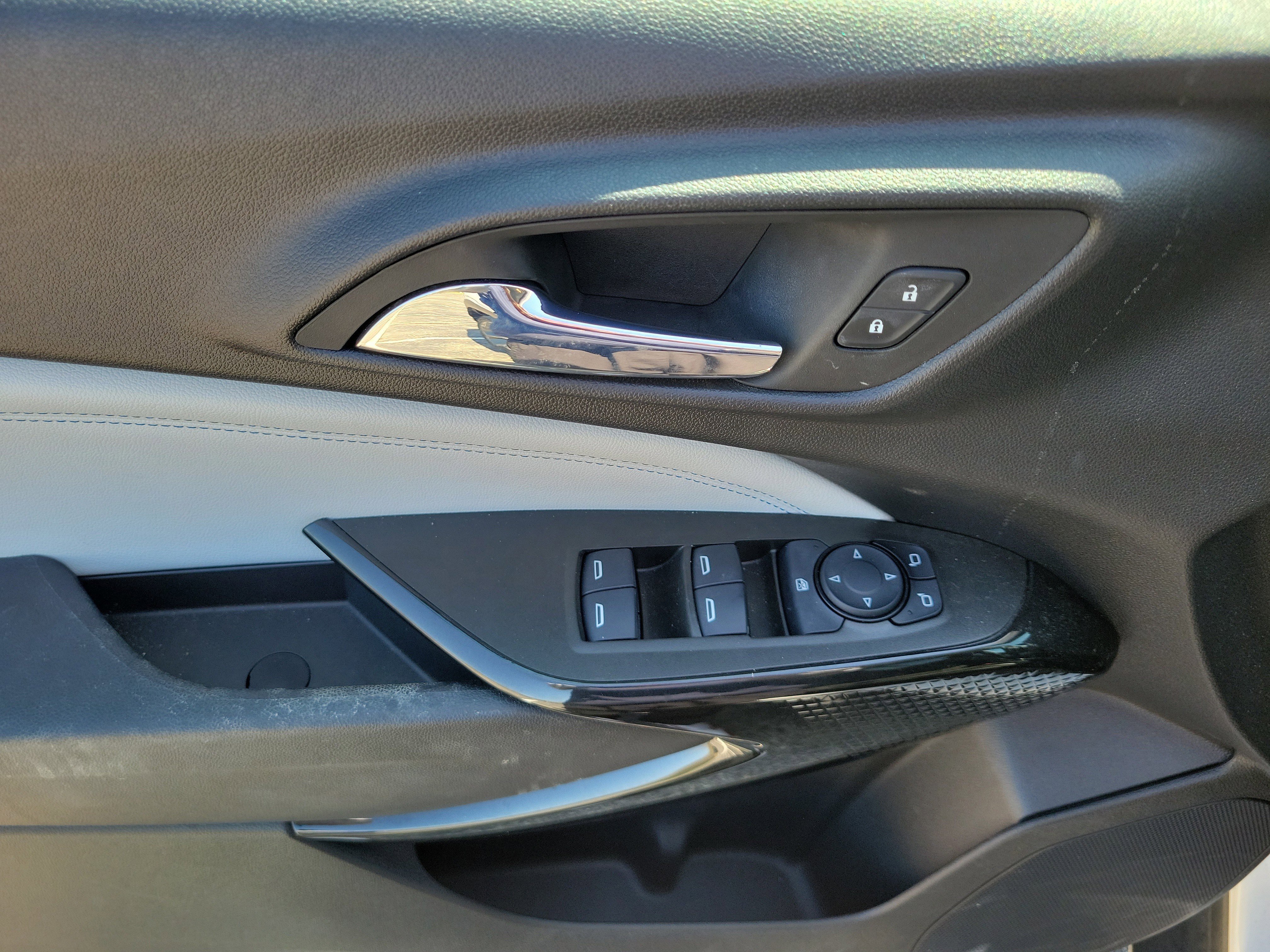 Used 2024 Chevrolet Trax LT w/ Driver Confidence Package FWD image 20