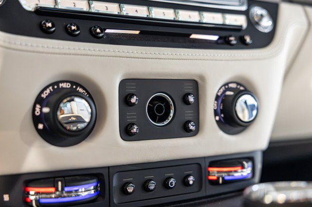 Used 2017 Rolls-Royce Wraith RWD image 45