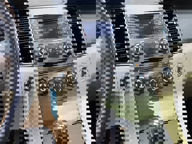 Used 2018 Ford Taurus SE image 21