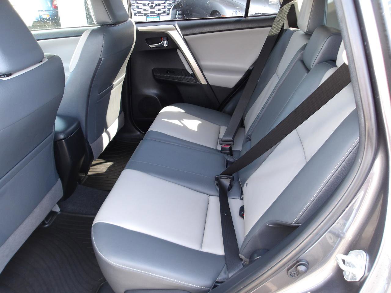 Used 2015 Toyota RAV4 Limited AWD/4WD image 10