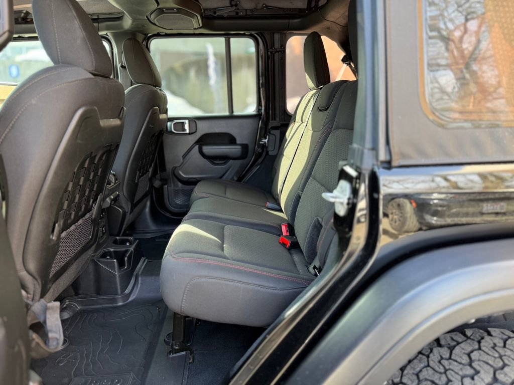 Used 2022 Jeep Wrangler Unlimited Rubicon w/ LED Lighting Group AWD/4WD image 31
