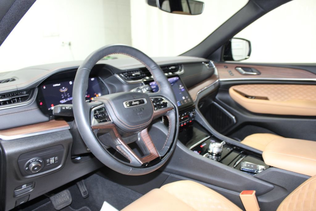 Used 2024 Jeep Grand Cherokee Summit image 17