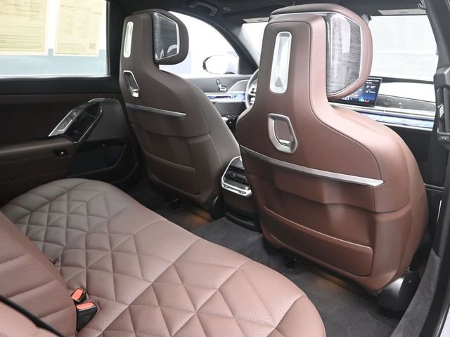 Used 2025 BMW 740i image 27