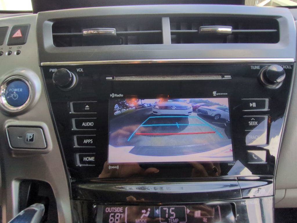 Used 2017 Toyota Prius V image 18