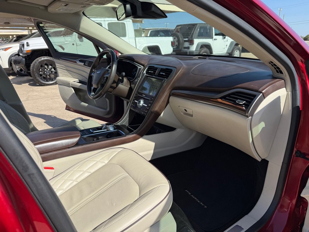 Used 2018 Ford Fusion Energi Platinum FWD image 16