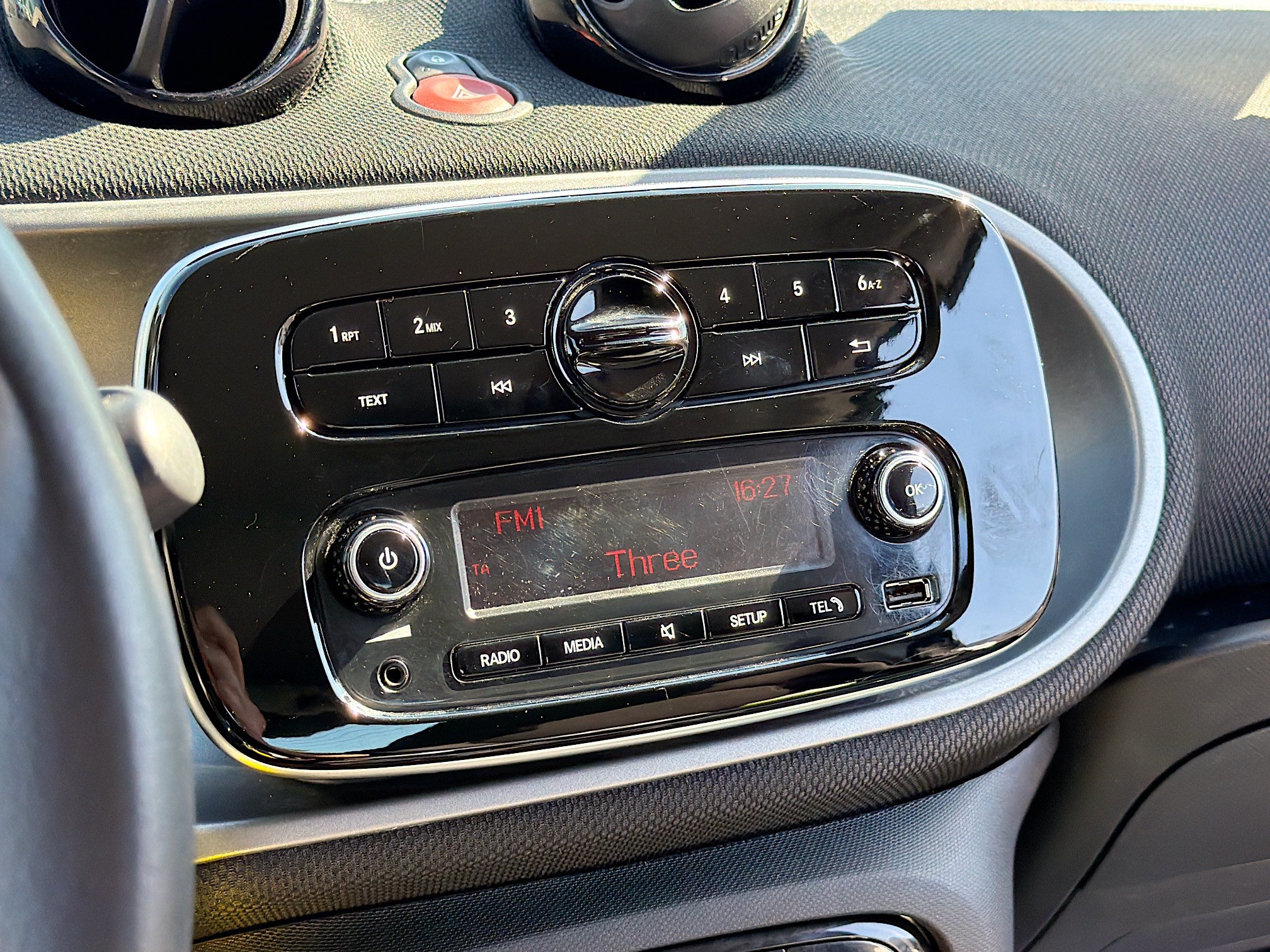 Used 2016 smart fortwo passion RWD image 8
