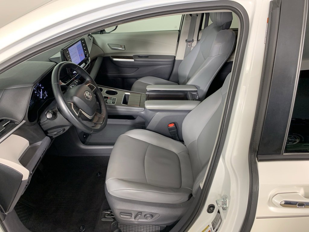 Used 2021 Toyota Sienna XLE w/ XLE Plus Package image 30