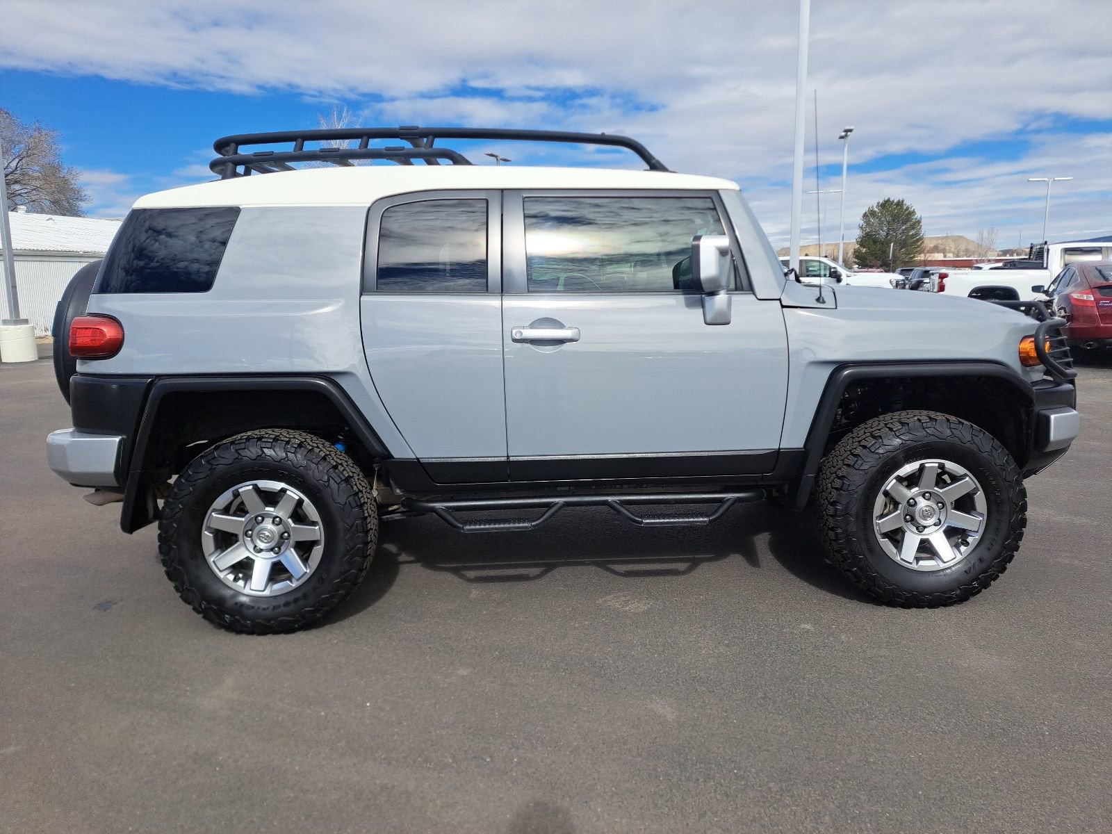 Used 2014 Toyota FJ Cruiser 4WD w/ Convenience Package image 2