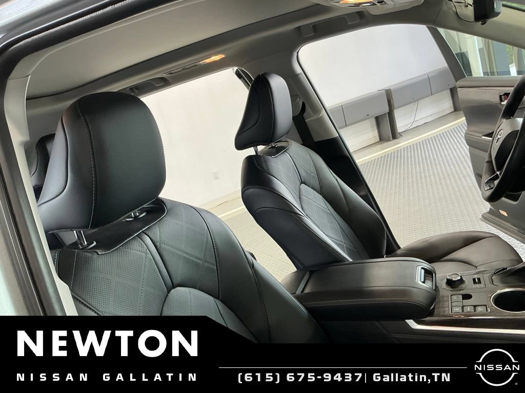 Used 2023 Toyota Highlander Platinum AWD/4WD image 22