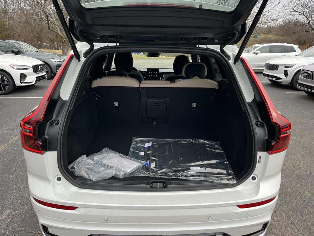 New 2026 Volvo XC60 B5 Core w/ Climate Package image 12