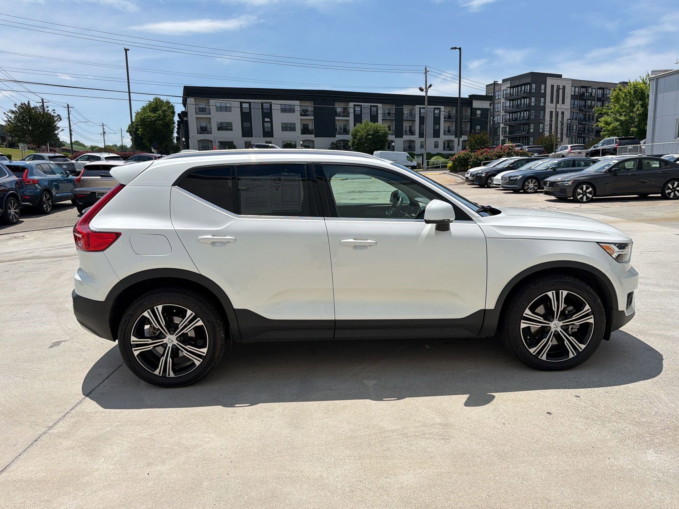 Used 2021 Volvo XC40 T4 Inscription w/ Climate Package FWD image 8