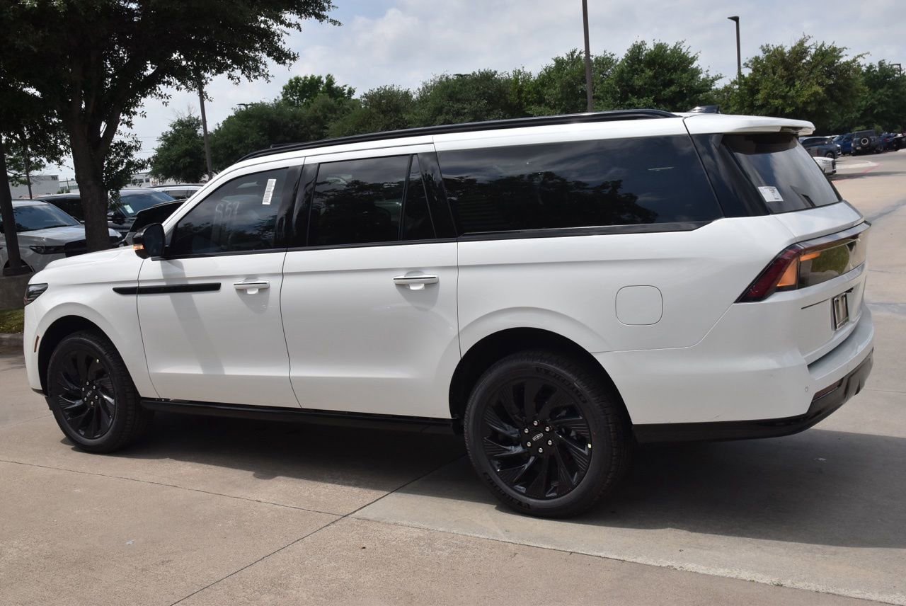 New 2026 Lincoln Navigator L Reserve w/ Jet Appearance Package AWD/4WD image 10