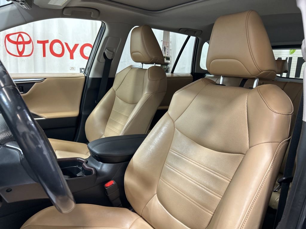 Used 2019 Toyota RAV4 Limited AWD/4WD image 29