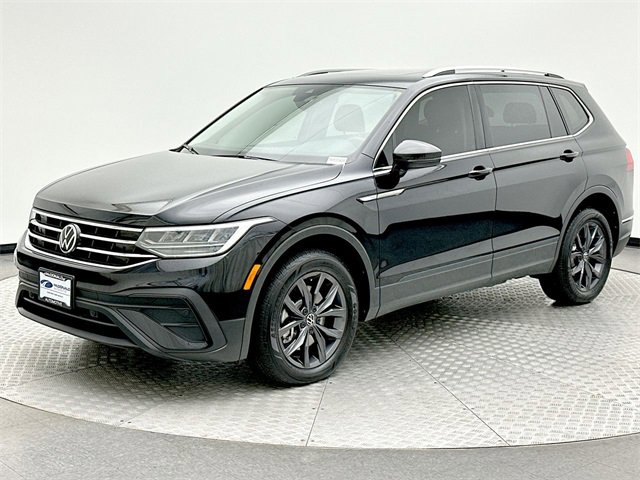 Used 2022 Volkswagen Tiguan SE w/ Panoramic Sunroof Package