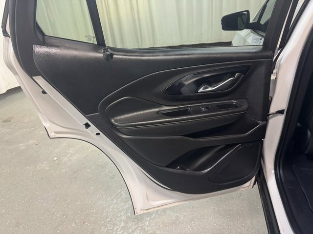 Used 2024 GMC Terrain AT4 image 27