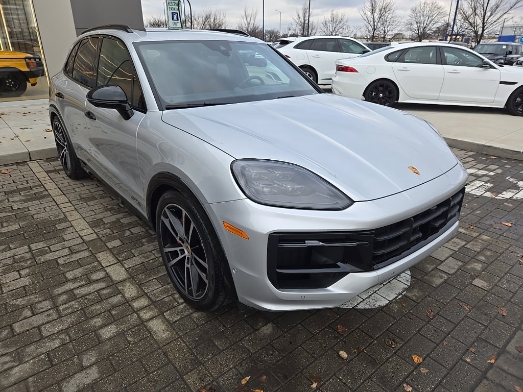 Used 2025 Porsche Cayenne GTS image 3