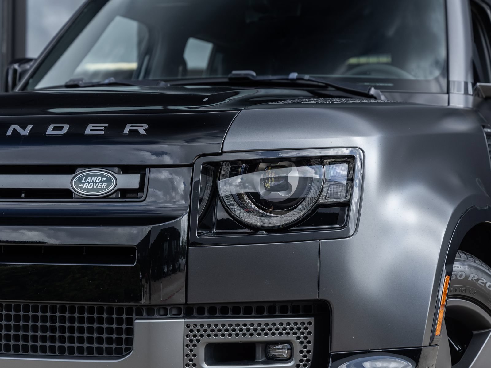 Used 2023 Land Rover Defender 110 V8 AWD/4WD image 13