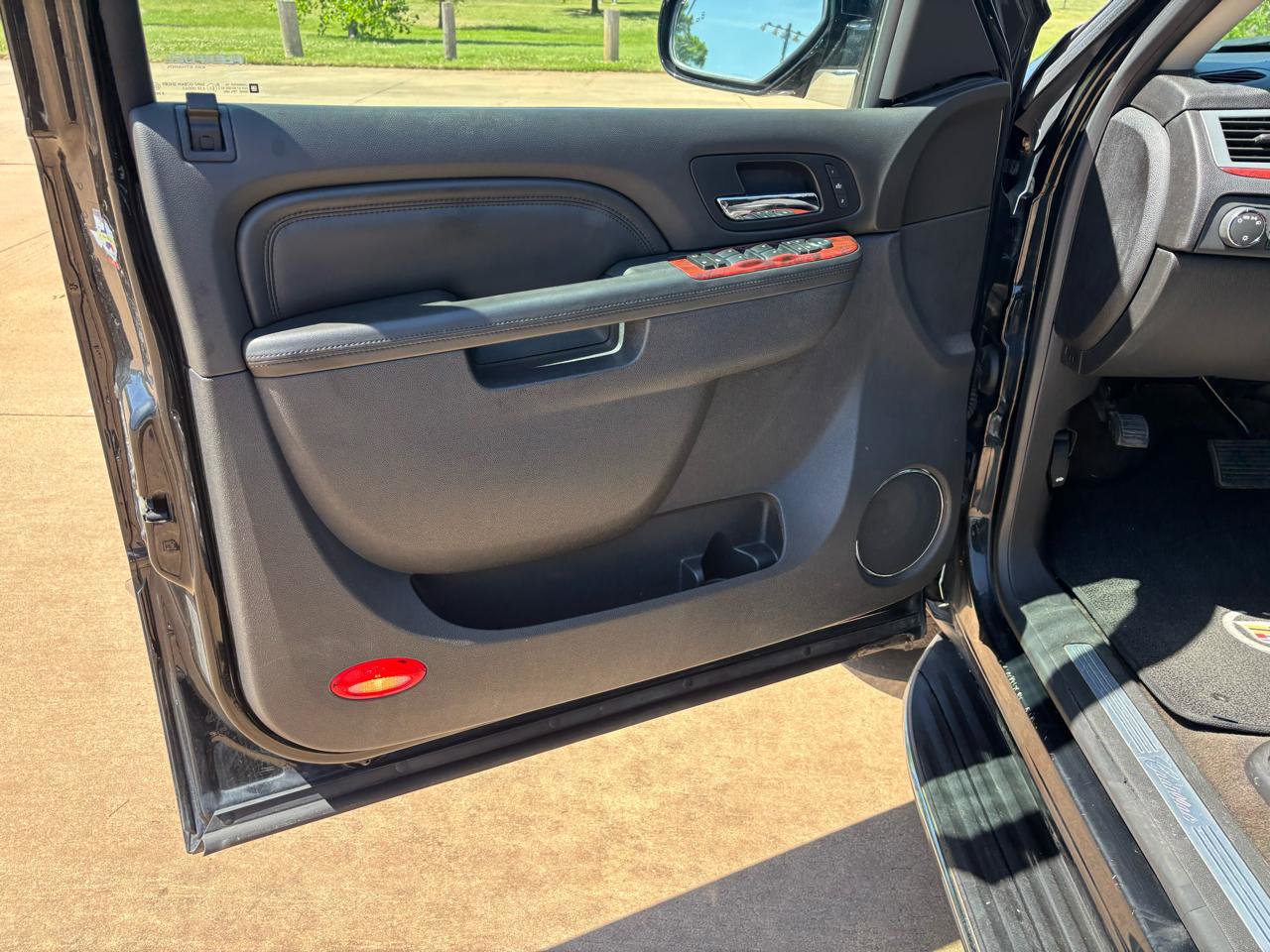 Used 2014 Cadillac Escalade Luxury RWD image 13