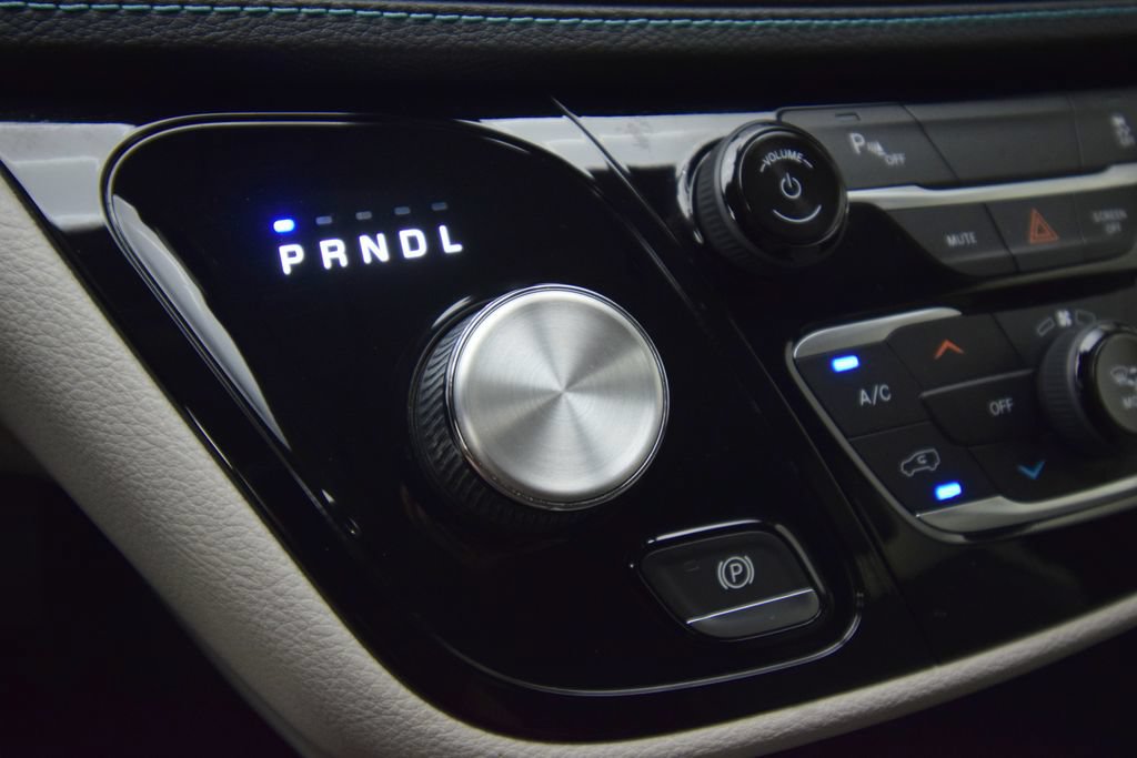 Used 2020 Chrysler Pacifica Limited FWD image 26