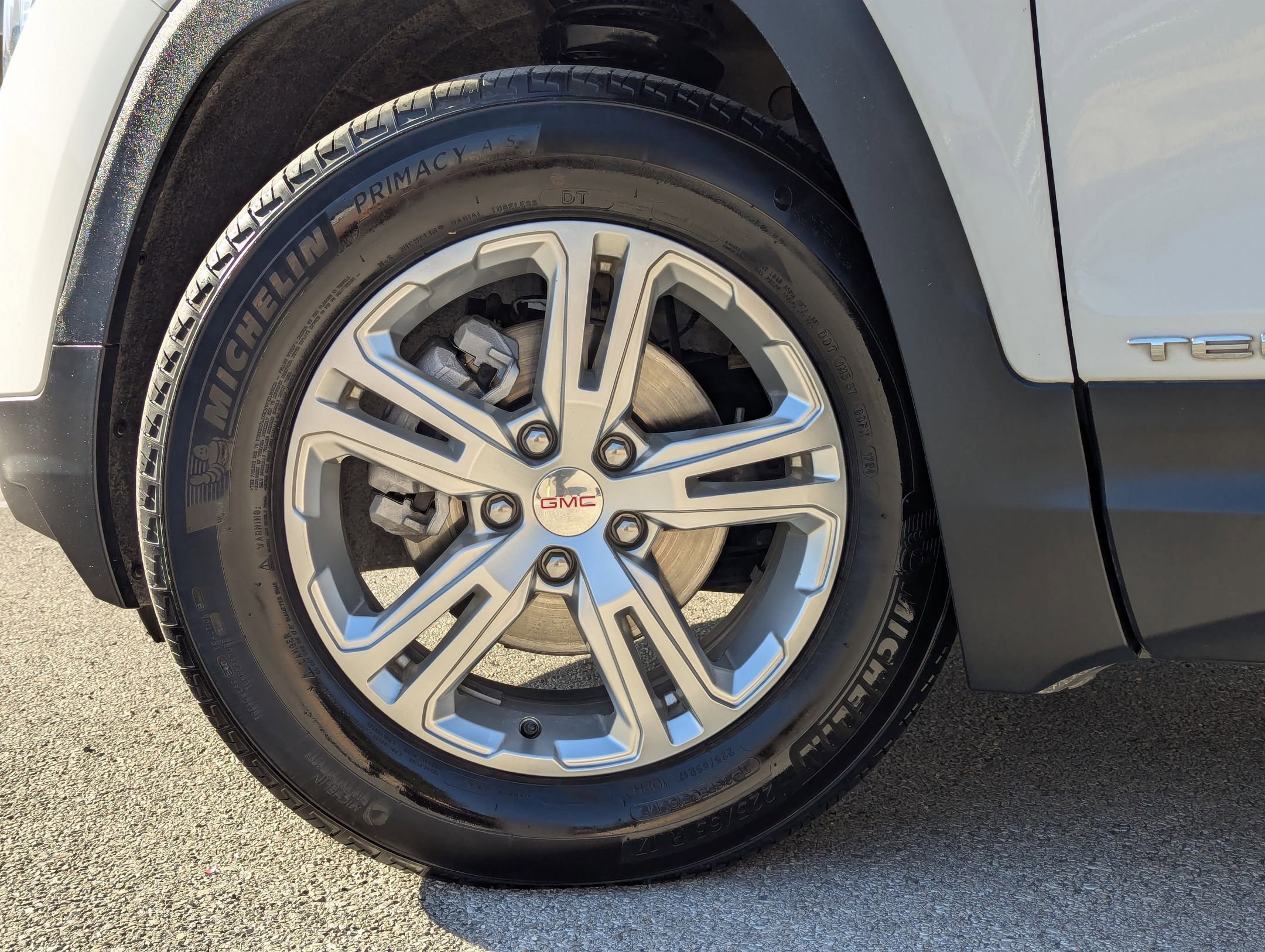 Used 2024 GMC Terrain SLE image 29