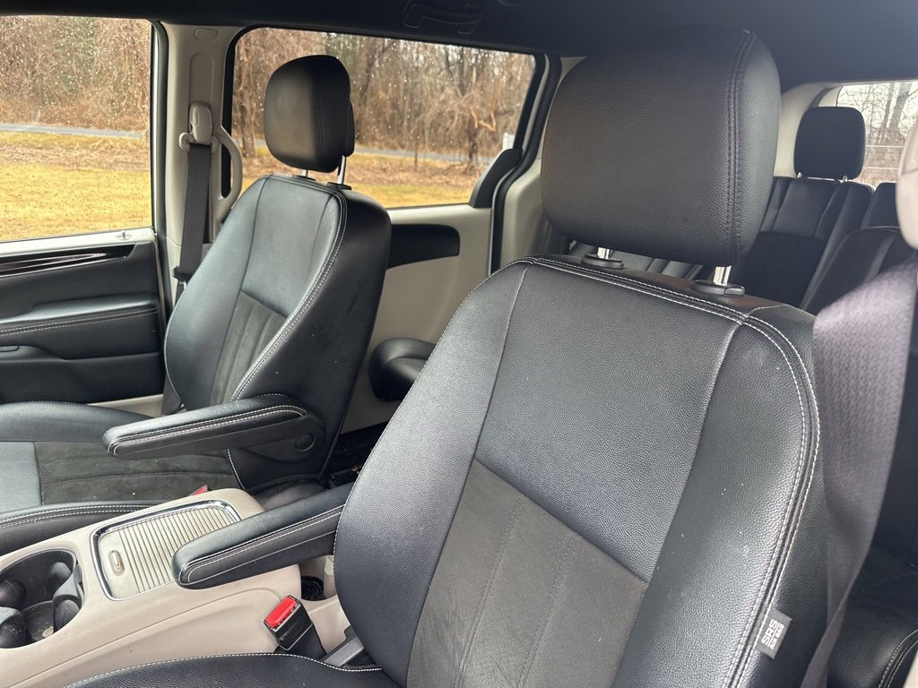 Used 2019 Dodge Grand Caravan SXT image 10