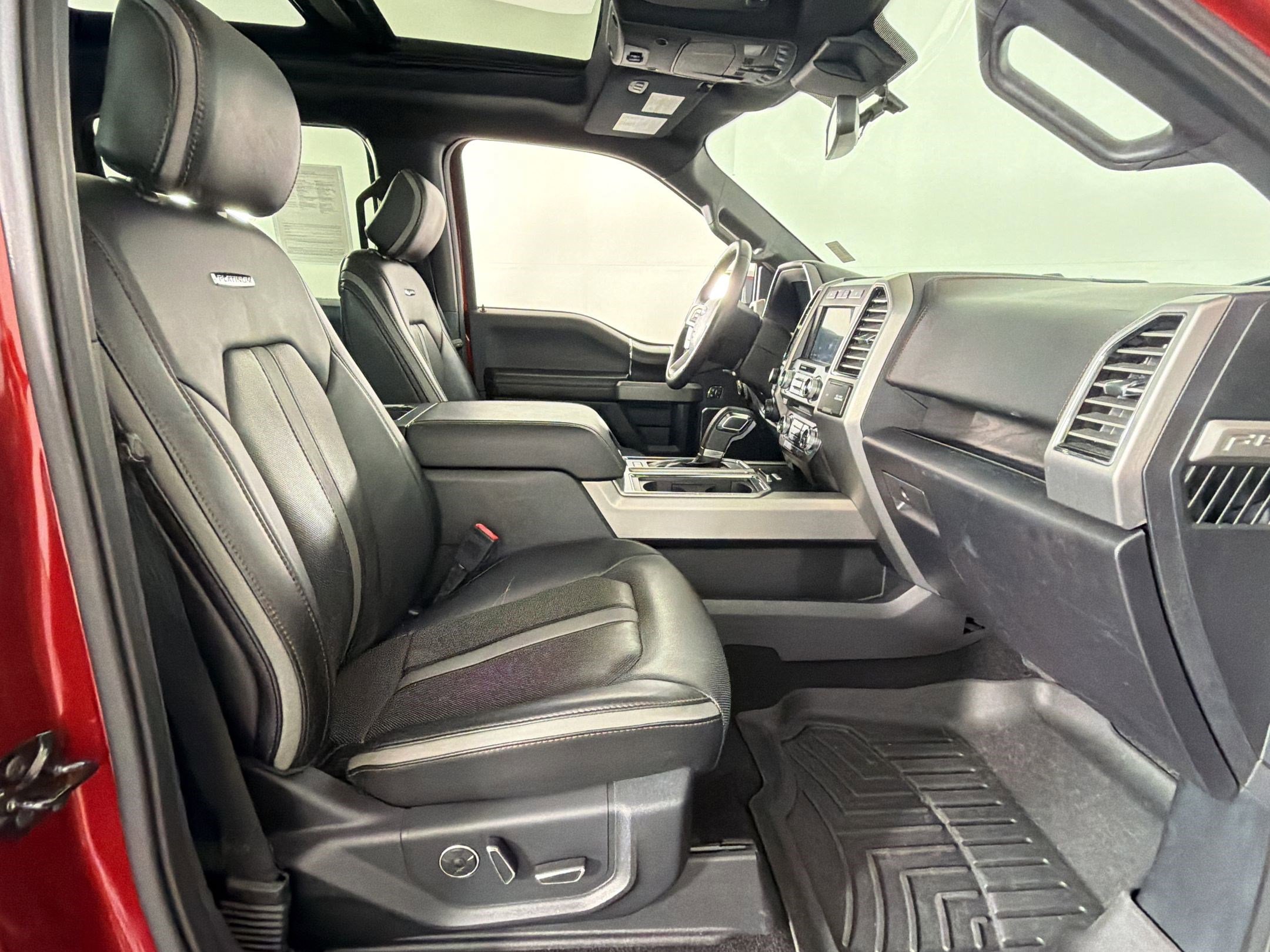 Used 2018 Ford F150 Platinum w/ Equipment Group 701A Luxury RWD image 31