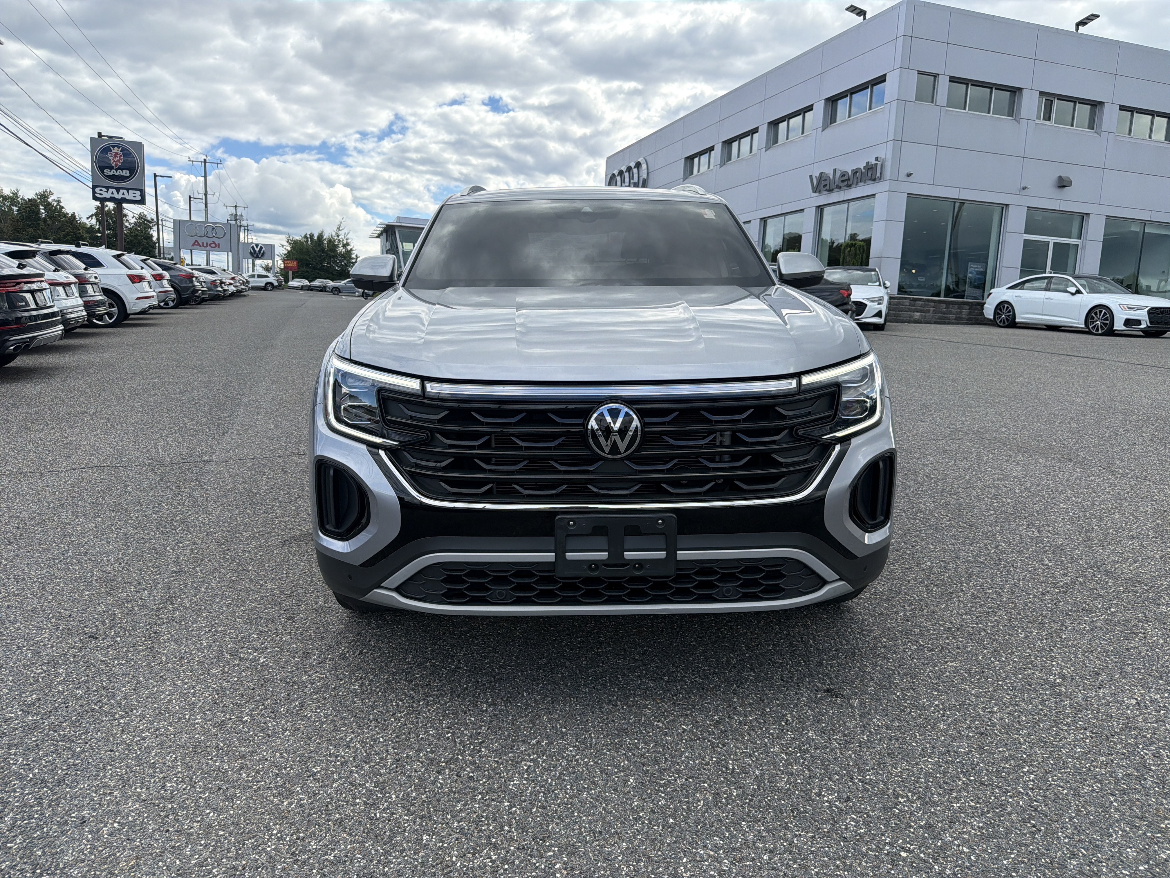 Certified 2024 Volkswagen Atlas Cross Sport SE AWD/4WD image 2