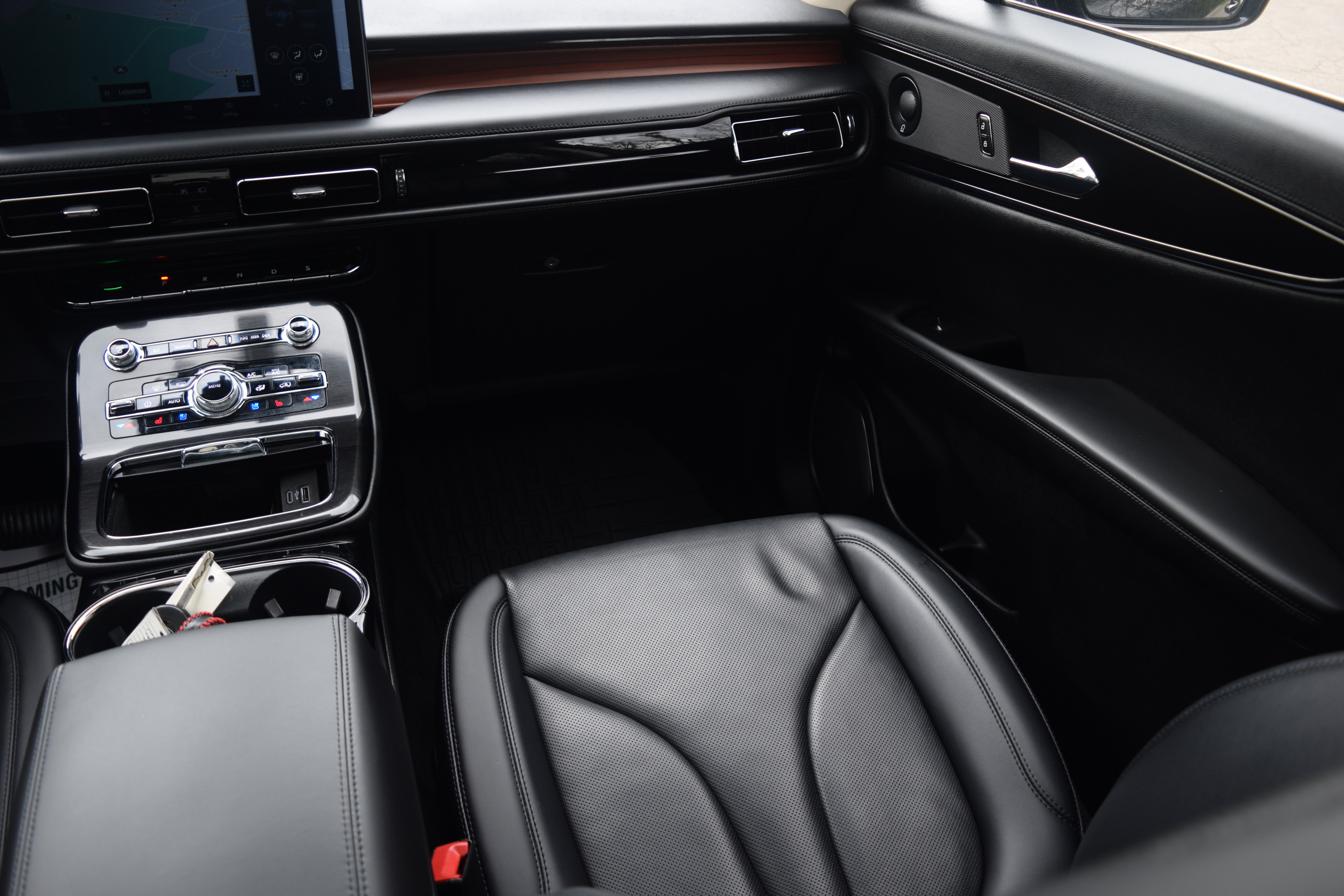 Used 2022 Lincoln Nautilus Reserve w/ Equipment Group 201A image 14